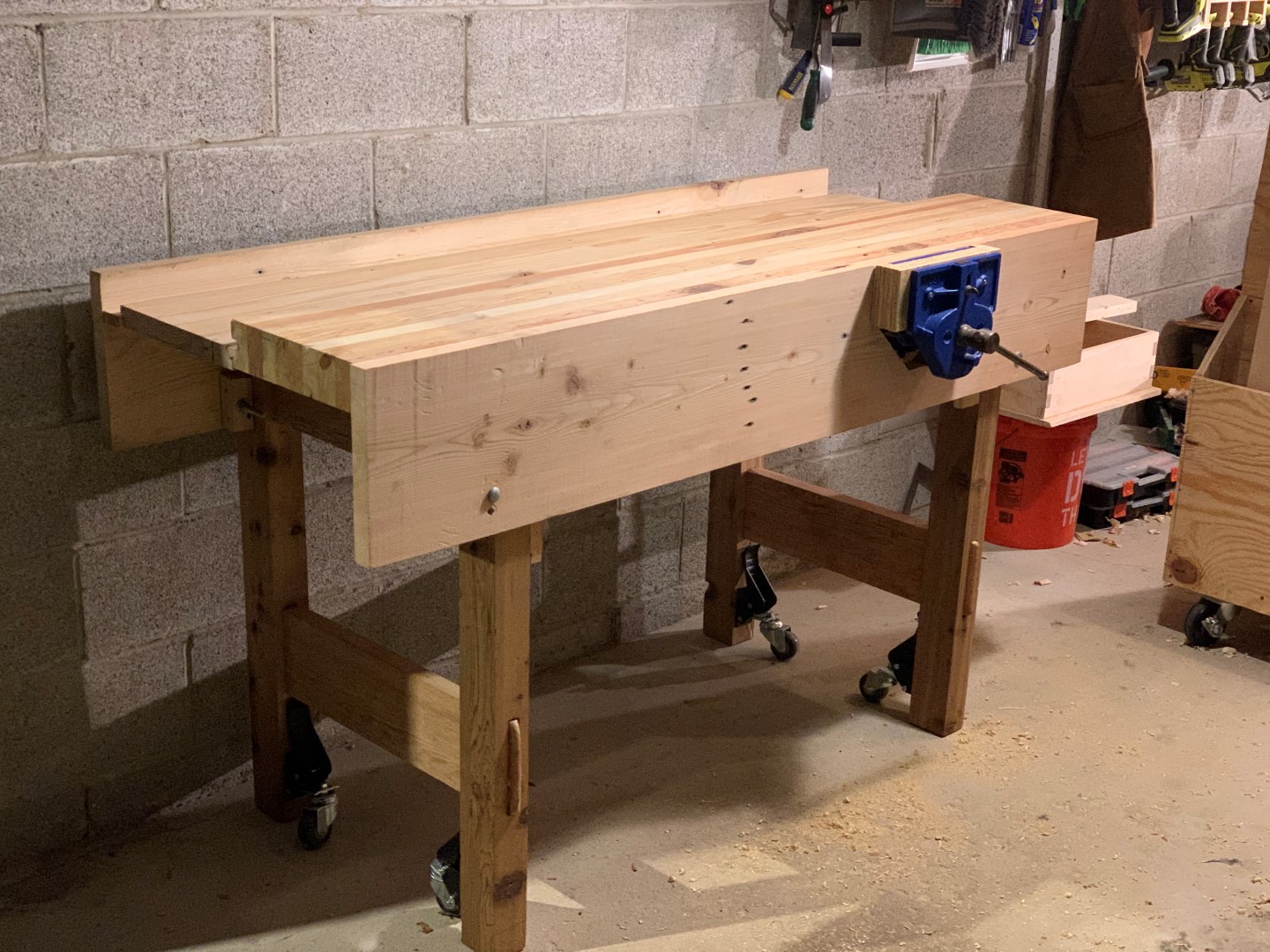 https://www.liquidelectron.com/content/images/2020/12/jelster-workbench-construction-1773.jpg